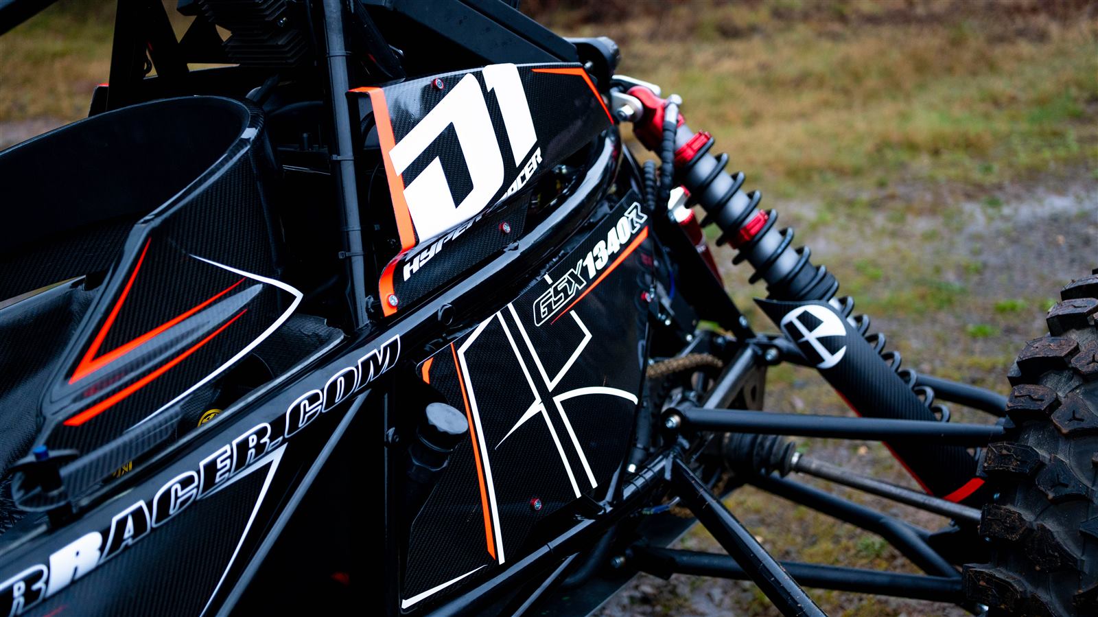Hyper Racer D1 carbon side panels and rear coilover