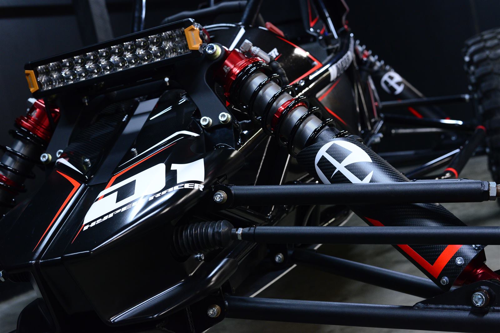 Hyper Racer D1 front end with light bar and coilovers